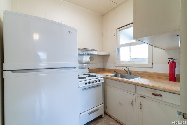 Building Photo - 1BR 2BA (One Bath is ADA ACCESSIBLE) W/2 A...