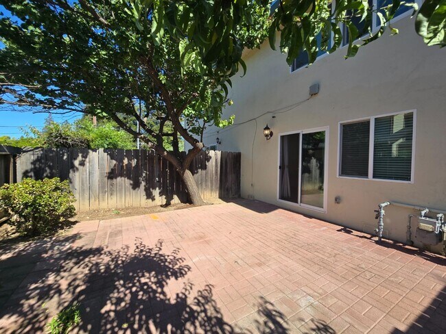 Building Photo - 10218 E Pk Cir