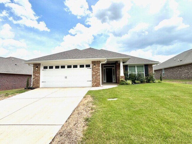 Primary Photo - Beautiful 4 Bedroom 2 Bath Home! $300 OFF ...