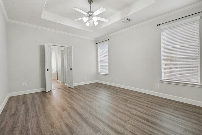 Building Photo - 809 Hallmark Oak St