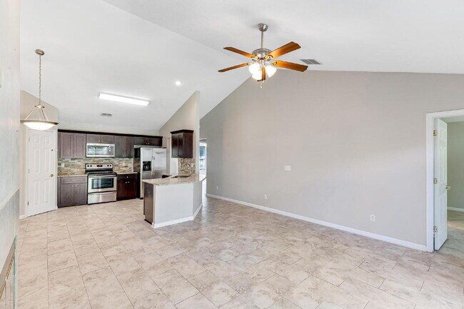 Building Photo - "Spacious 3-Bedroom Home with 2 Full Baths in the Heart of Palm Coast!"