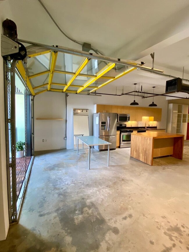 Building Photo - 200 N San Fernando Rd