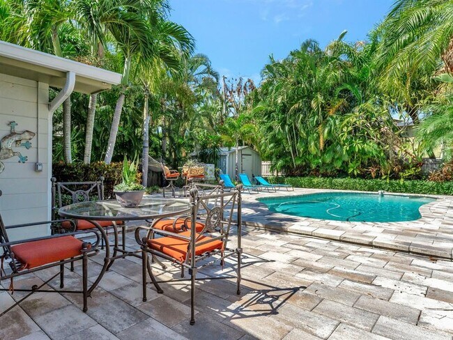 Building Photo - 3204 S Maritana Dr