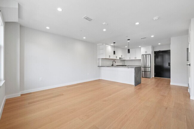 Primary Photo - 693 Sutter St
