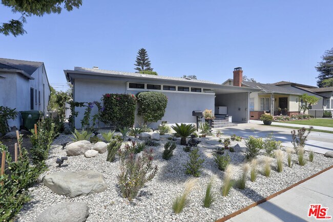 Building Photo - 2672 Veteran Ave