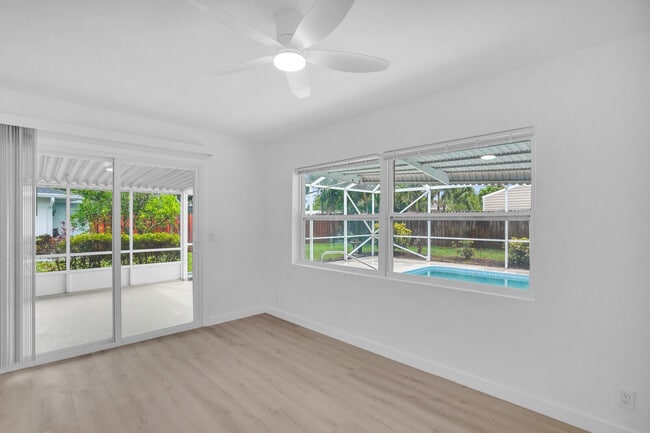 Building Photo - 865 SE Tierra Ct