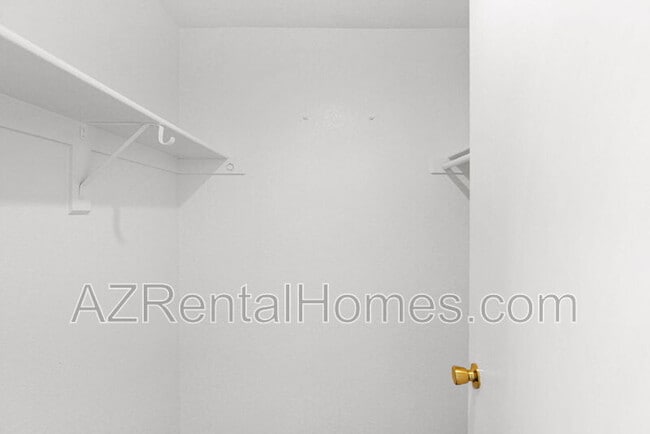 Building Photo - 987 E Santa Cruz Ln