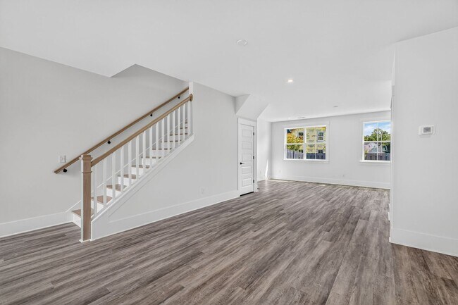Building Photo - Modern Comfort in the Heart of Johns Island