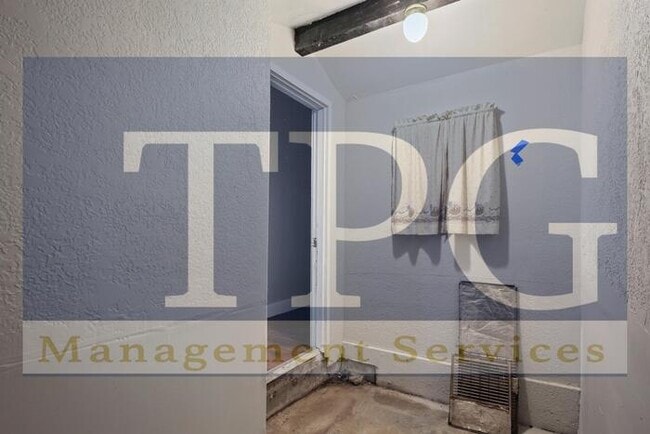 Building Photo - Newly Renovated, Pet Friendly Home in KCMO!