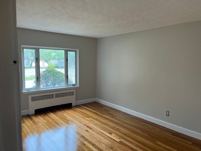 Building Photo - 744 Boylston St