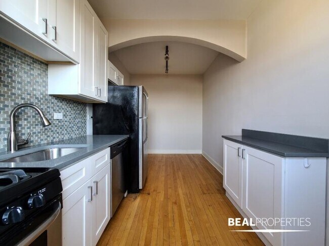 Building Photo - 1 bedroom in CHICAGO IL 60647