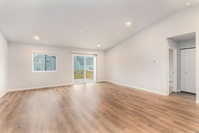 Building Photo - 4394 Pine Creek Dr