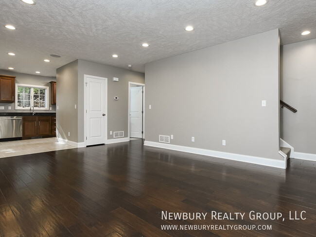 Building Photo - 2 Bedroom, 2.5 Bath Townhome - Discover th...