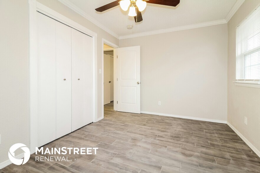 Building Photo - 800 Plaza Dr