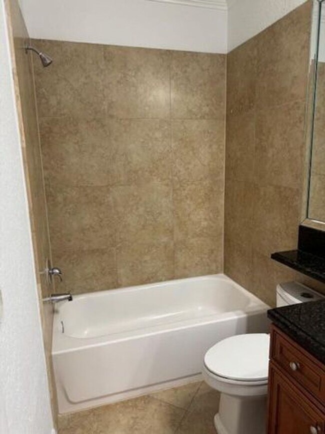 Building Photo - 3201 John's Pl