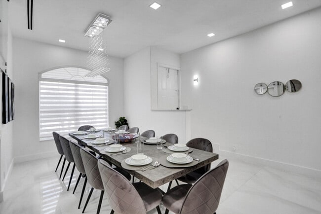 Building Photo - 3824 SW 49th Pl