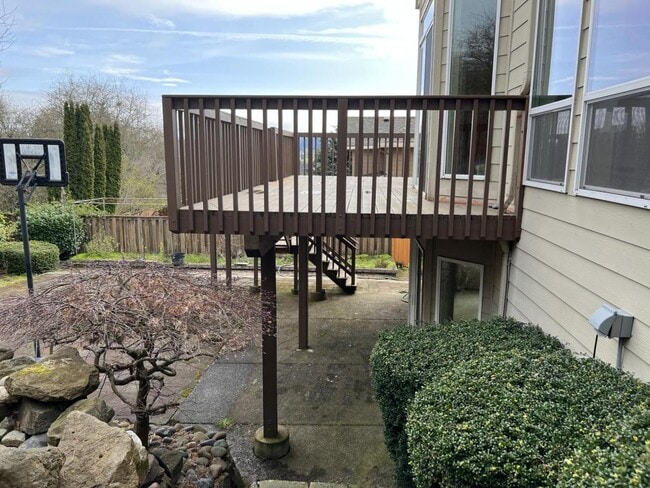 Building Photo - 15715 SE Bybee Dr