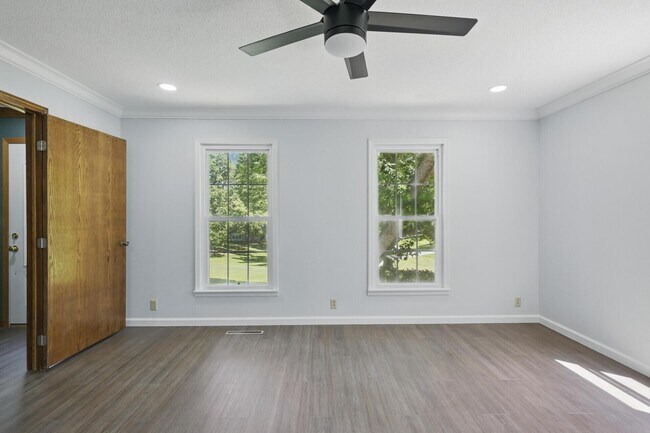 Building Photo - 1306 Marion Dr