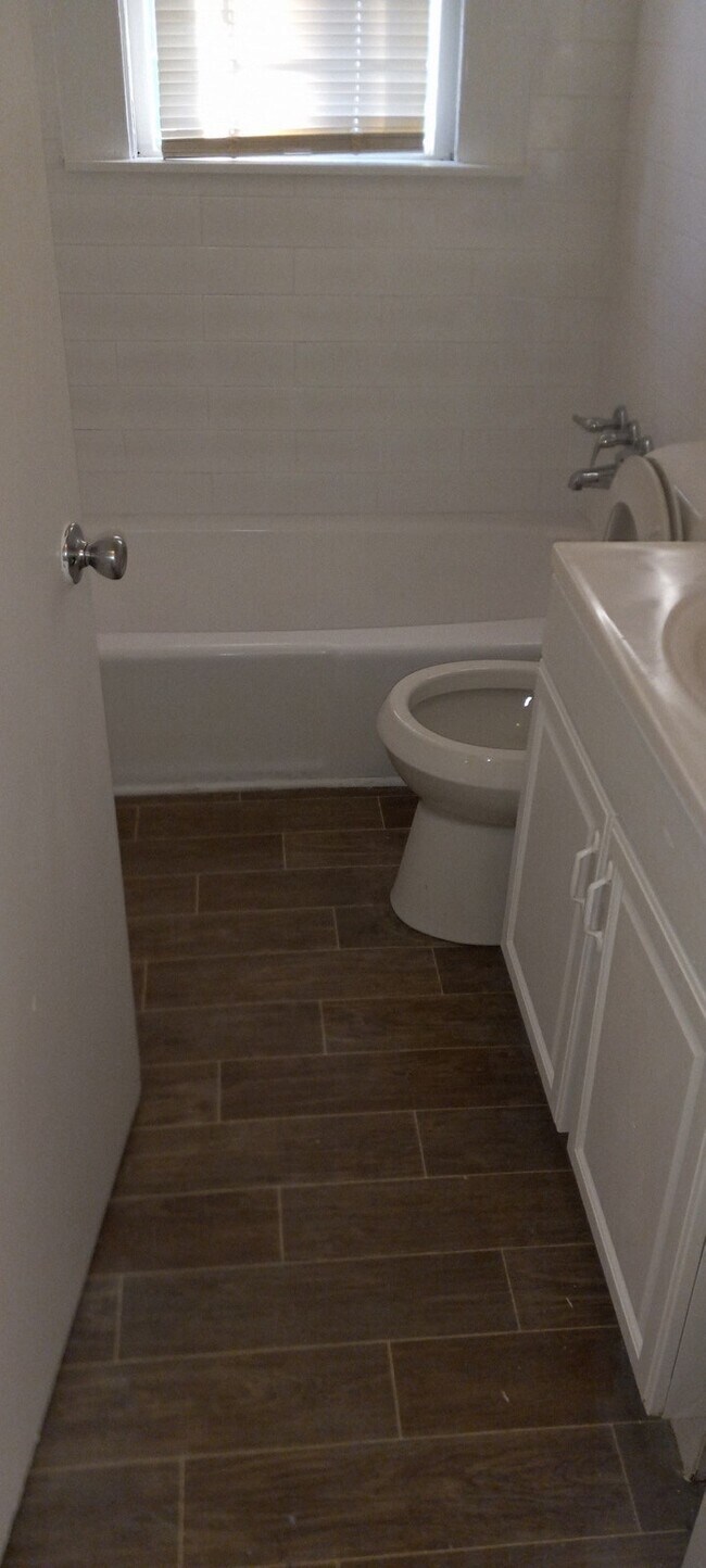 Building Photo - 1701 Dawson St