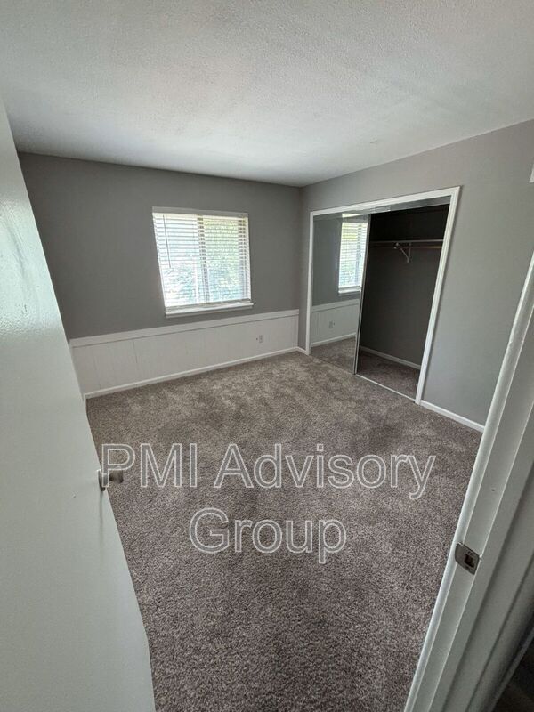 Building Photo - 3101 SW Macvicar Ave