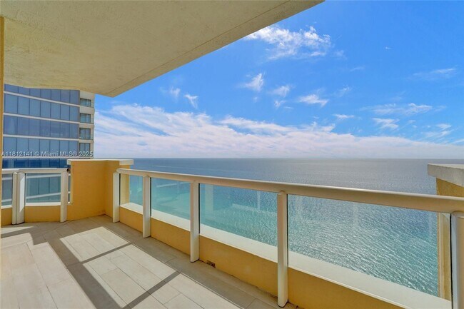 Building Photo - 17875 Collins Ave