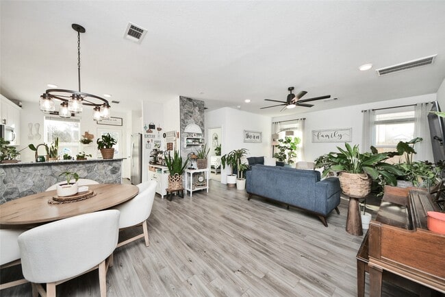 Building Photo - 25928 Chicory Dr