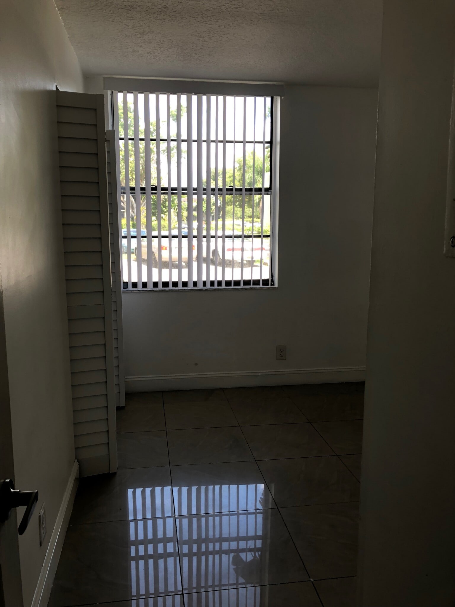 Building Photo - 210 Lake Pointe Dr