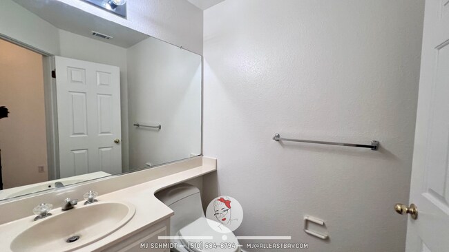 Building Photo - 303 Sutton Cir