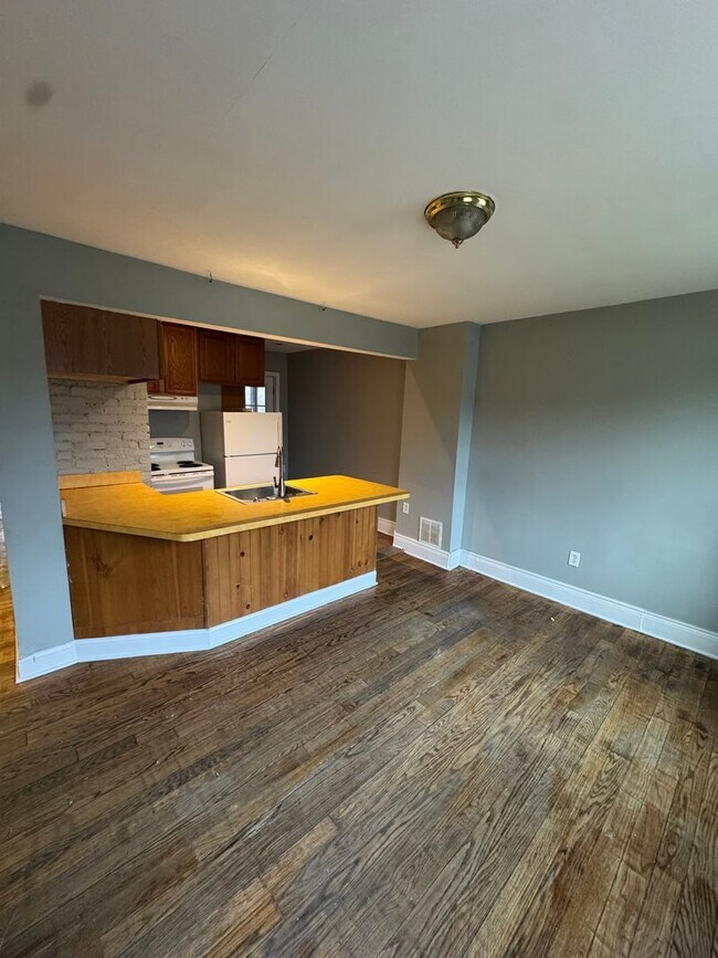 Building Photo - 311 52nd St