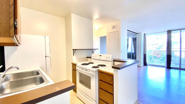 Primary Photo - IDEALLY LOCATED 1 BED 1 BATH with 1 PARKIN...