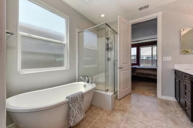 Building Photo - Gorgeous 4 Bedroom Patio Home in Rocklin
