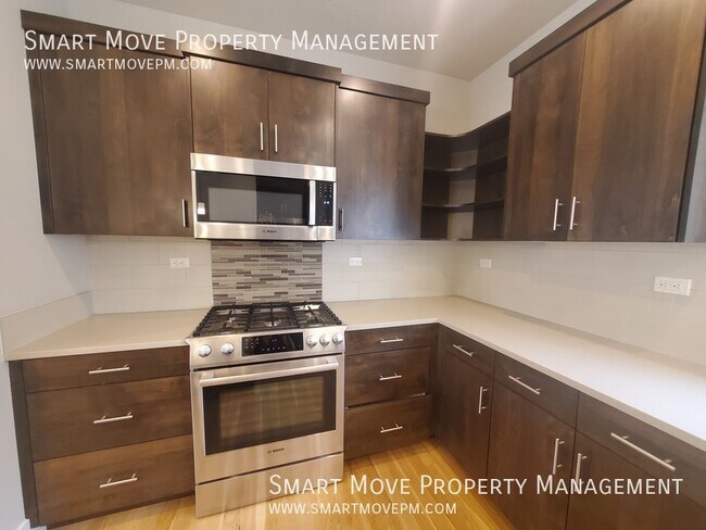 Building Photo - 3256 E Thoroughbred-