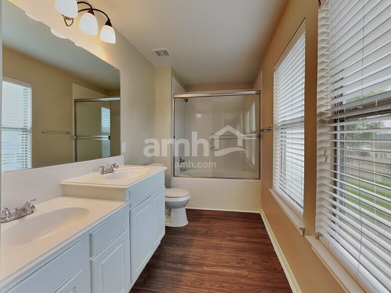 Building Photo - 18302 Fair Grange Ln