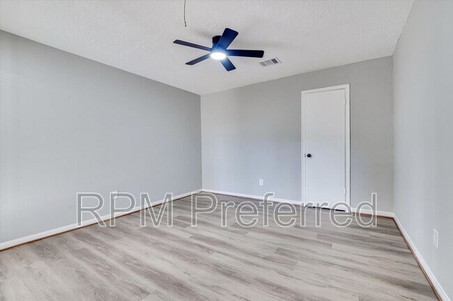 Building Photo - 8526 Deer Meadow Dr