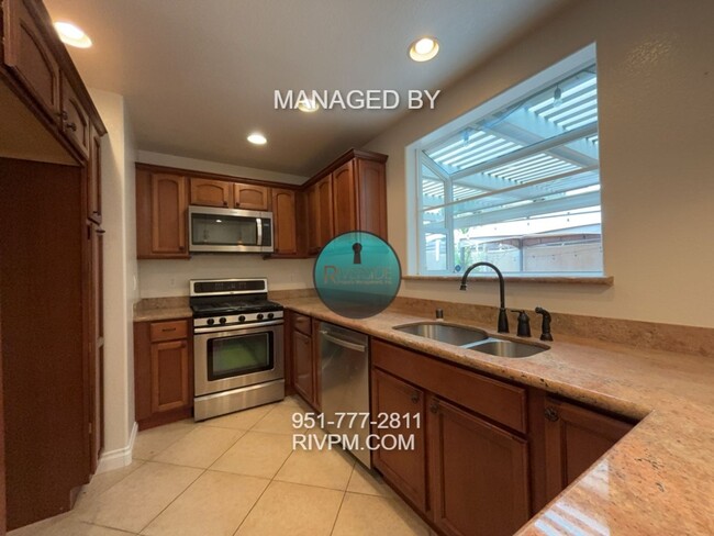 Building Photo - Charming 3-Bedroom Pool Home for Rent in R...