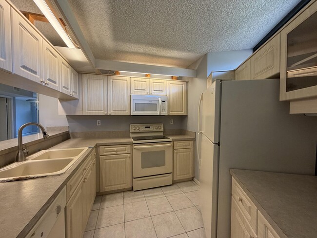 Building Photo - 3768 Victoria Dr