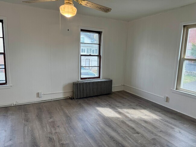 Building Photo - 69 Smith St