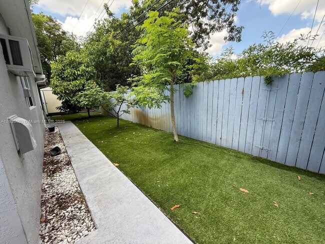 Building Photo - 4281 NW 35th Terrace