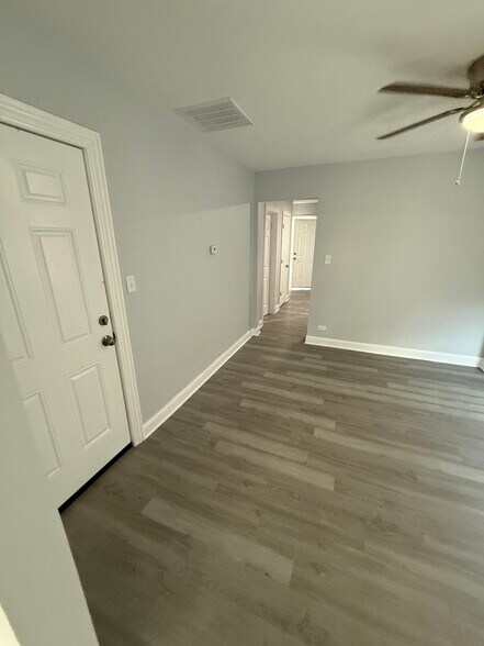 Building Photo - 3807 N Whipple St