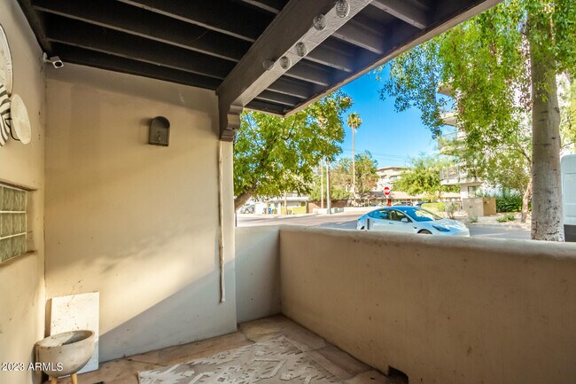 Building Photo - 1449 E Highland Ave