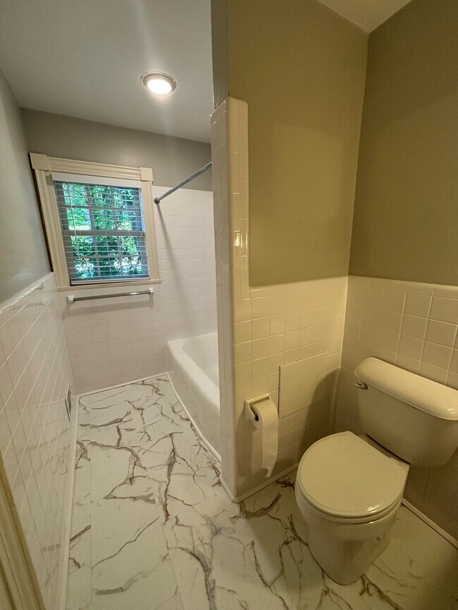 Building Photo - 1513 Raeford Rd