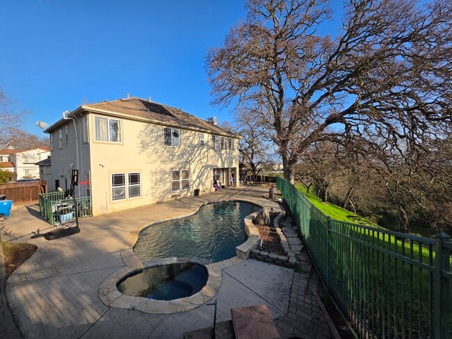 Building Photo - 1850 Ballybunion Dr