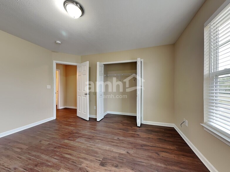 Building Photo - 1172 Turfway Ct