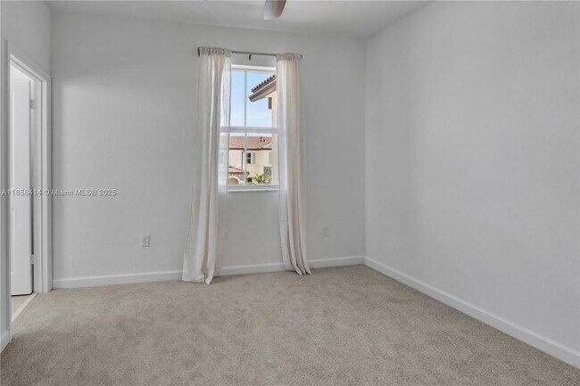 Building Photo - 2652 SE 28th St