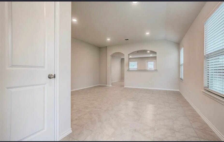 Building Photo - 2426 Lupton