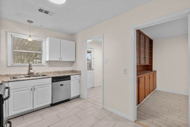 Building Photo - 2817 4th Ave N