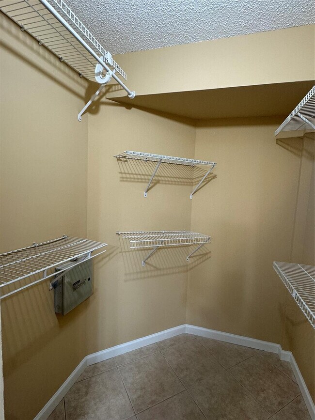 Building Photo - 10757 Cleary Blvd