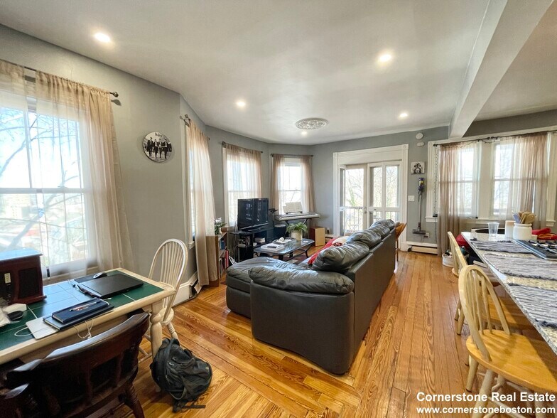 Building Photo - 18 Sunset St