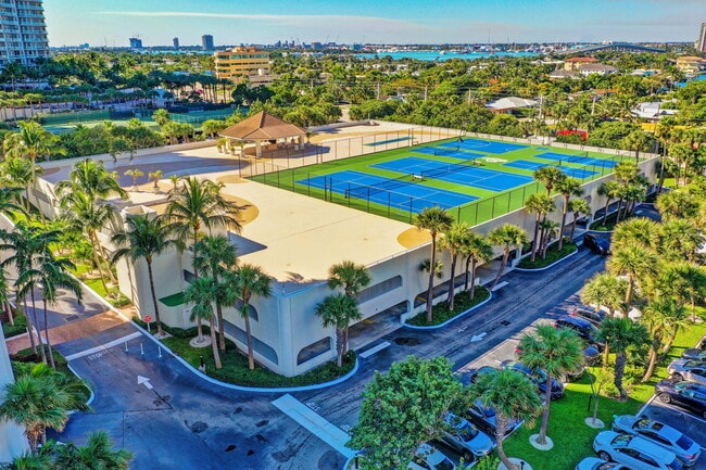 Building Photo - 3000 N Ocean Ave