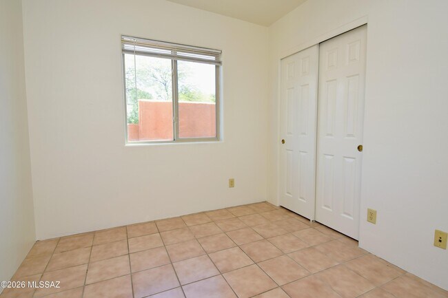 Building Photo - 2926 N Cardell Cir